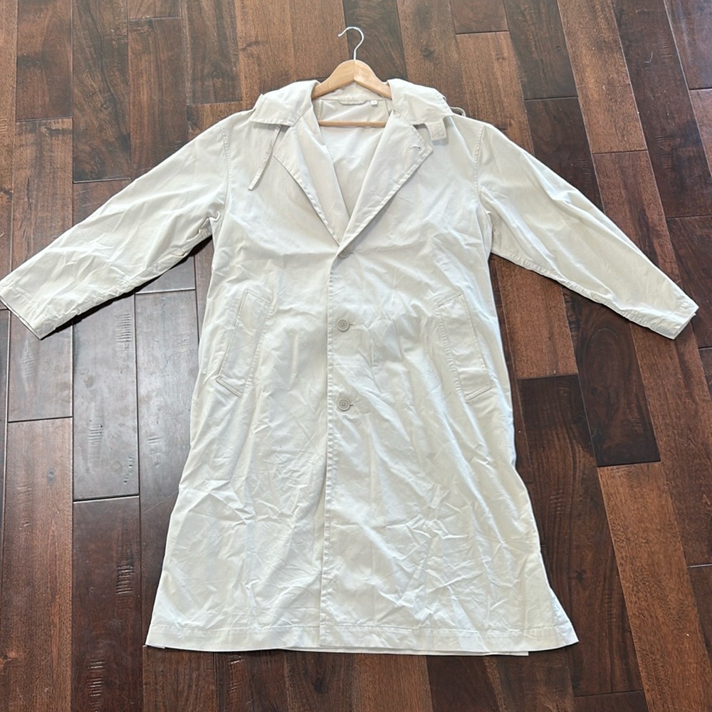 White Trench Coat with Classic Lapel Design
